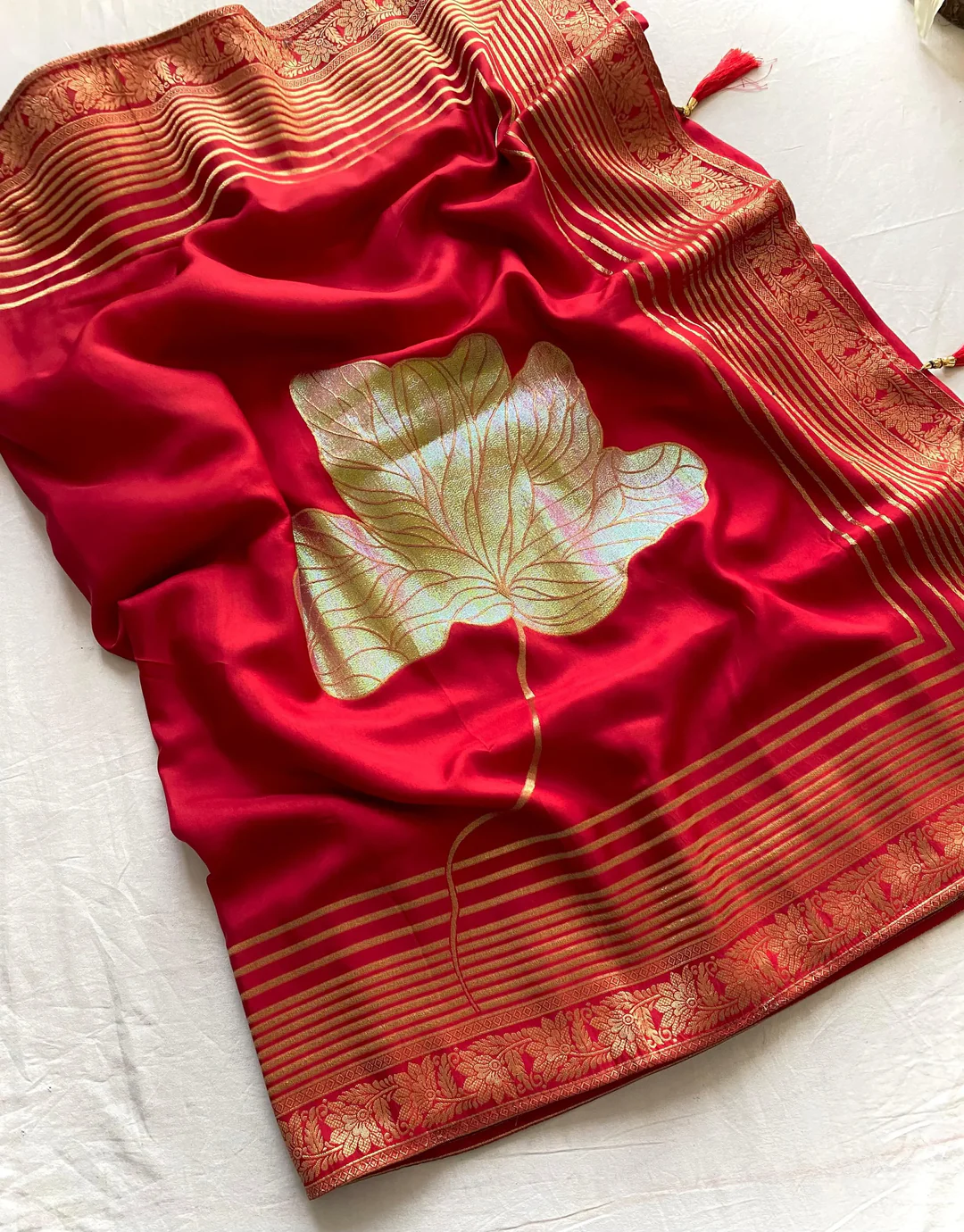 Munga silk sarees with 3D flower weaving design.
