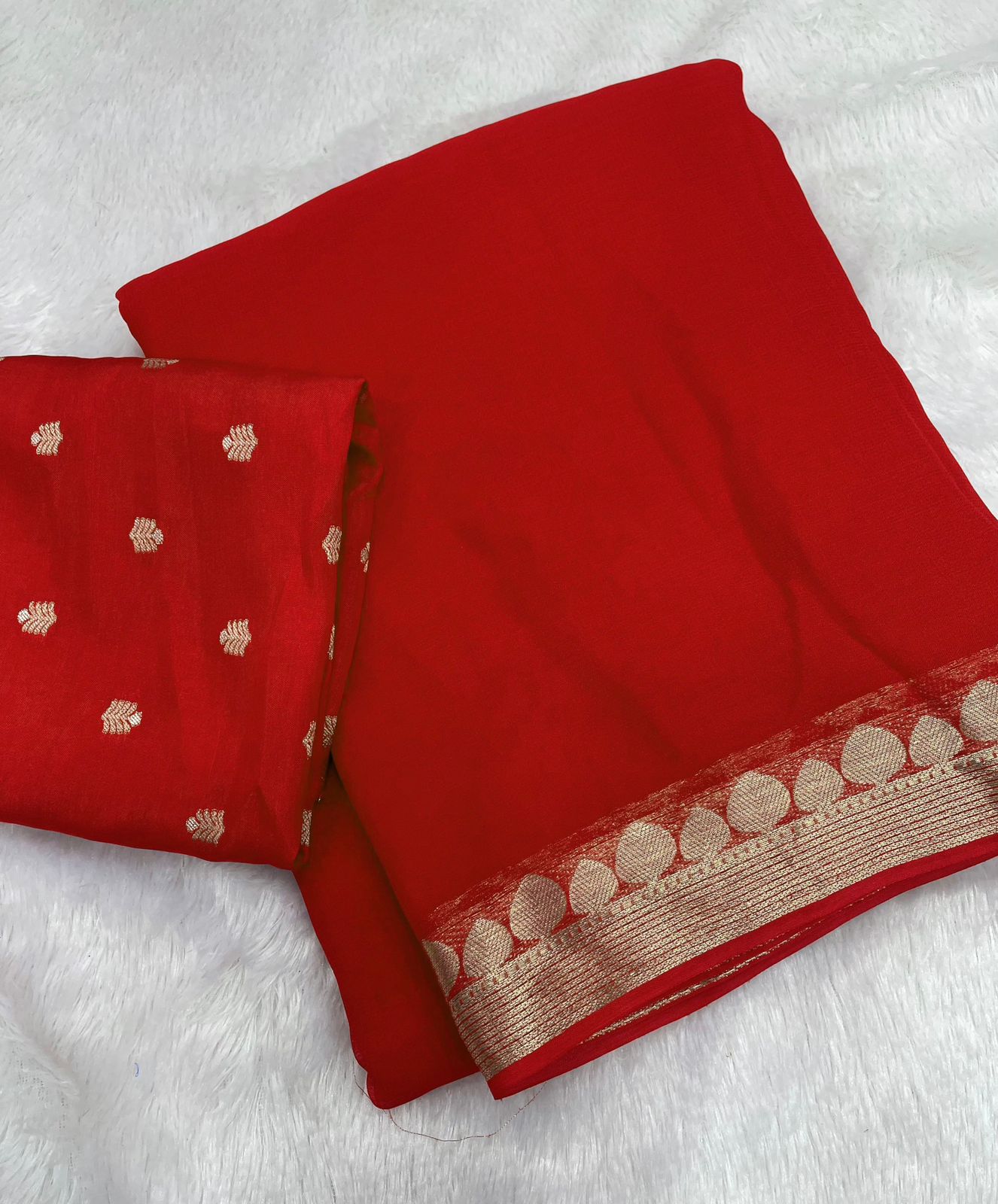 Pure viscose Georgette saree with pallu with same tone viscose Russian jacquard Blouse