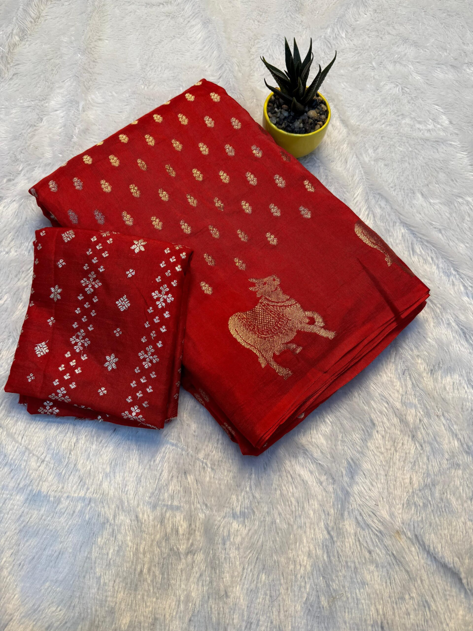 Pure soft Viscose dola Crepe silk fabric chit pallu saree